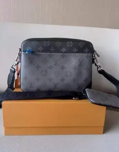 Louis Vuitton モノグラム エクリプス メッセンジャーバッグのサムネイル