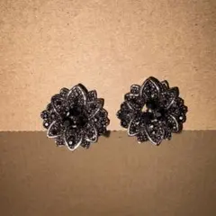 黒いストーン 花形 クリップ式イヤリング