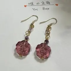 ピンク花モチーフのハンドメイドピアス