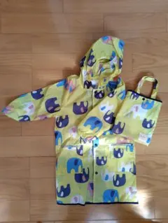 WPC. 象柄 レインコート 100-120