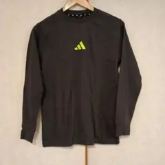 adidas ダークグレー長袖カットソー