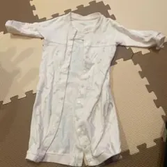 ピンクのロンパース（羽の刺繍）、女の子、