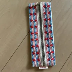 刺繍ペンケース 赤い花 デザイン