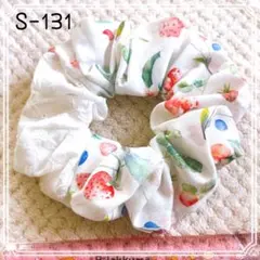 S-131ハンドメイドシュシュ いちご柄