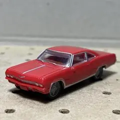 トミカサイズ　シボレーインパラ　赤系　プルバックカー プラスチック製