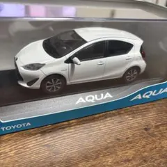 新品★TOYOTA AQUA トヨタ アクア ミニカー カラーサンプル ホワイトのサムネイル
