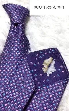 ★BVLGARI★　ネクタイ　シルク100％　パープル系　足跡柄