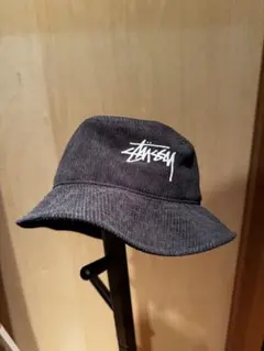Stussy ブラックバケットハット