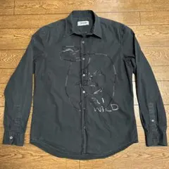 Desigual デシグアルグラフィックアート刺繍ロゴプリント ブラックシャツ