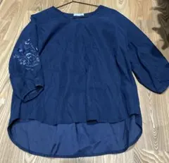 avv 刺繍入りネイビー五分袖トップス S