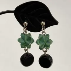 グリーン＆ブラックピアス