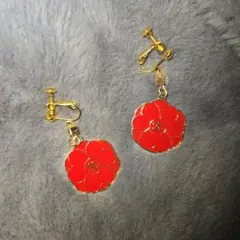 CHANEL ノベルティ ホリデーチャーム レッド花モチーフ イヤリング