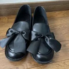 リボン付き黒ローファー