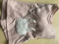 ウサギ刺繍のピンクトップス