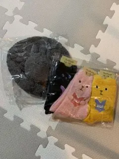 靴下とニットベレー帽のセット