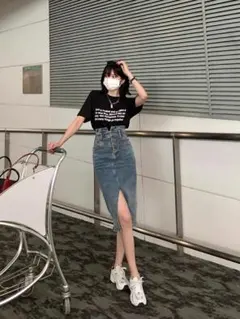 ライトブルーデニム タイトスカート スリット入り