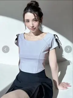 スクエアカットショルダーリボントップスのサムネイル