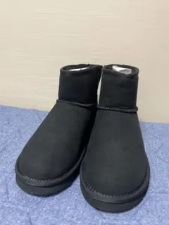 UGG Australia ブラックムートンブーツ サイズ10【JP28cm】のサムネイル