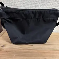 UNIQLOナイロンミニショルダーバッグのサムネイル
