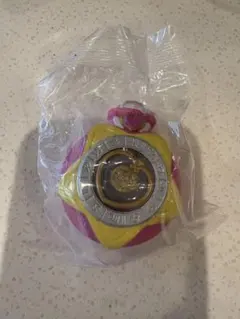 ガチャガチャ　プリキュアオールスターズ　ミニチュアライト　スターカラーペンダント