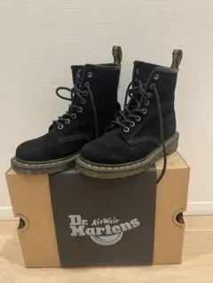 Dr. Martens 8ホール スエード レースアップブーツ ブラック