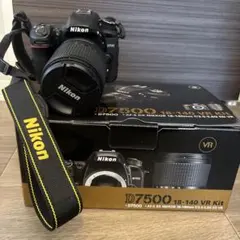 Nikon D7500 VR Kit 18-140mmレンズ付きのサムネイル