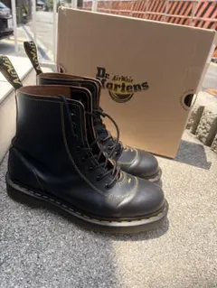 美品】イギリス限定 Dr. Martens SOLOVAIR 8ホール 青タグ - メルカリ