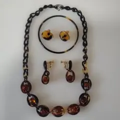 鼈甲&琥珀のネックレスとピヤスセット