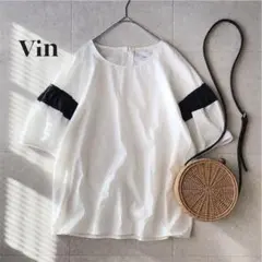 未使用級✨️Vin バイカラーフリルブラウス 半袖ブラウス ボリュームスリーブ 白のサムネイル