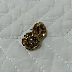 【新品・ハンドメイド】花型　装飾スタッドピアス