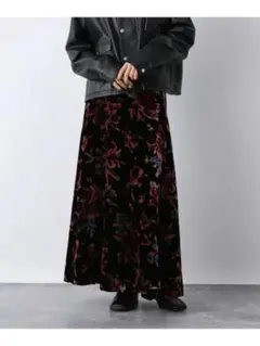 JEANASIS ベロアフレアスカート 黒花柄