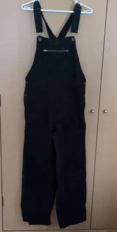 黒いサロペット ジッパーポケット付き