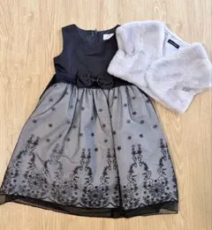 黒の刺繍ドレスとファーコート