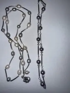 パールとシルバーのロングネックレス