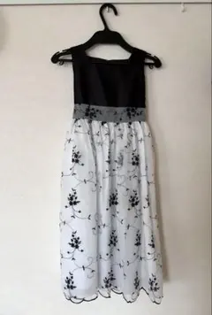 フォーマルドレス 黒と白 花柄刺繍　発表会のサムネイル