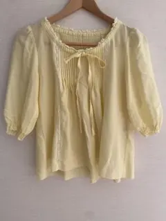 シンシアローリー　イエロープリーツブラウス