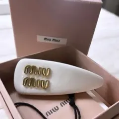 MIUMIU バレッタ ヘアピン ホワイト 2026年最新】MIU MIU カラー：ホワイト系 レディース ヘアピンの人気