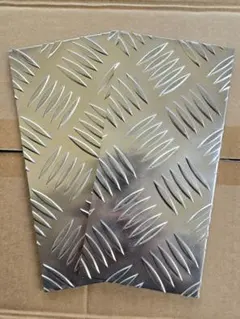 ニューギガ アルミ縞板✕サイド鏡面、鱗ステン ボルトナット付き 2025