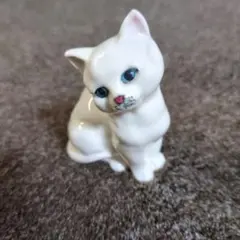 ロイヤルドルトン（猫の置物) Royal Doulton ロイヤルドルトン 三毛猫のフィギュリン