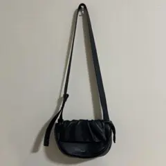 美品　lawgy フラップギャザーショルダーバッグ　ブラック