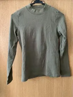 UNIQLO オリーブ色 リブ編み ハイネック