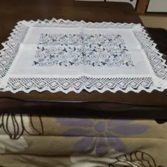 刺繍テーブルセンター 青い花 レース縁