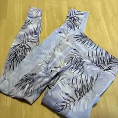 紫色と白の葉柄 ヨガパンツ
