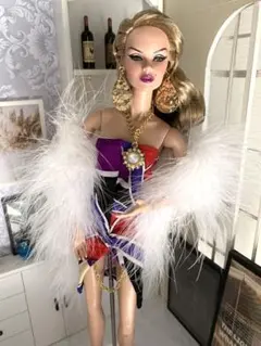 ファッションロイヤリティドールとアウトフィット付き