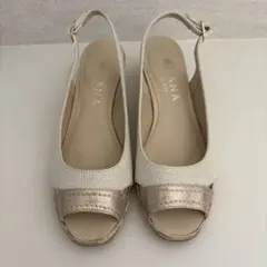 ダイアナ　サンダル　アイボリーフハク プラチナラメフハク 24.0 cmのサムネイル