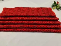 着物布地　赤に黒の麻の葉模様　合繊　（壱）