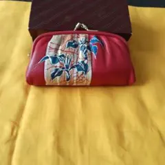 赤い花柄刺繍がま口財布