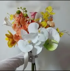 華やかなウェディングブーケ　クラッチブーケ　アーティシャルフラワーブーケ