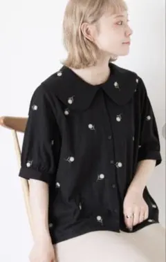 エヘカソポ 花柄 刺繍シャツ 大きな襟 半袖シャツ 黒 まる襟