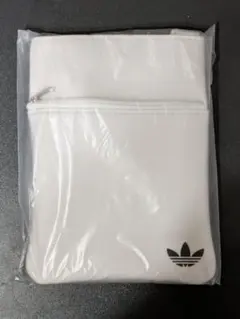 adidas ノベルティ ポーチ